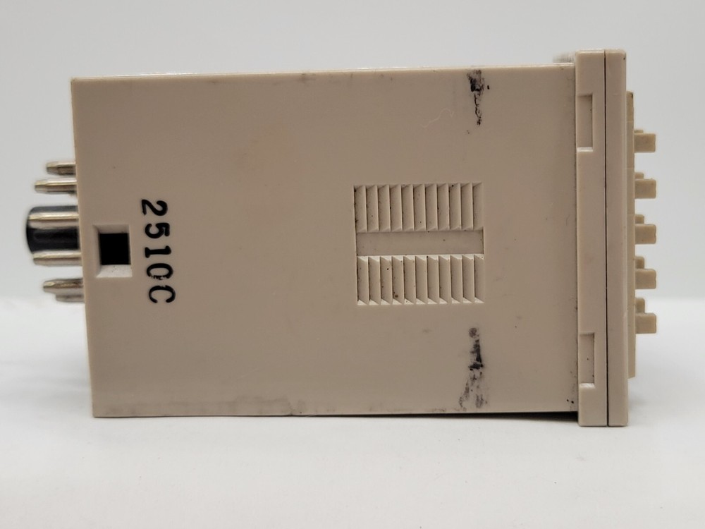 Omron H3CA-A Solid State Timer Plug-In SPDT 3-Digit Display 3A 24-240V 11-Pin