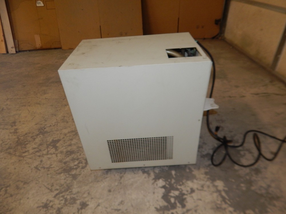 NESLAB CFT-33 REFRIGERATED RECIRCULATING CHILLER (#4575)