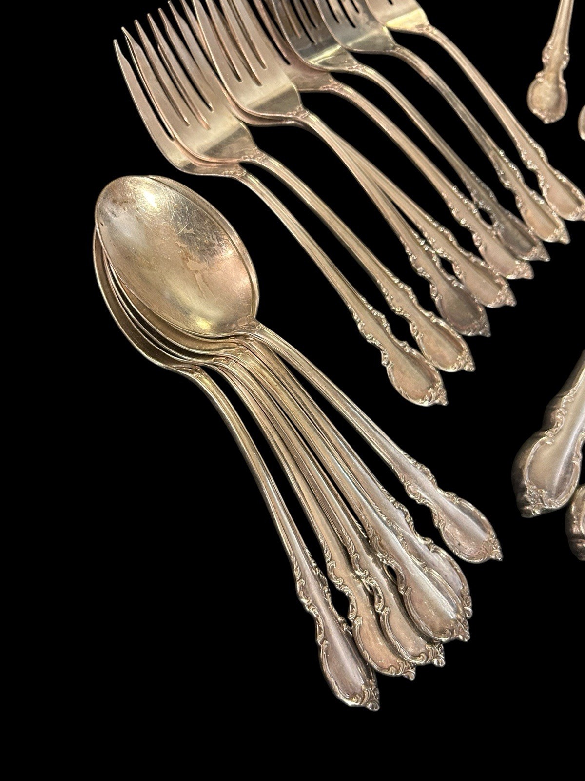 32 Pcs Set 1847 Rogers Bros Reflection Silverware Forks Spoons Knives Floral