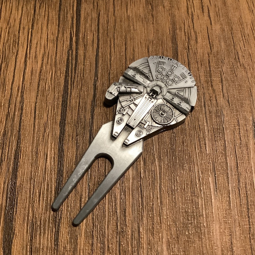 Golf Divot Tool - Millennium Falcon Design