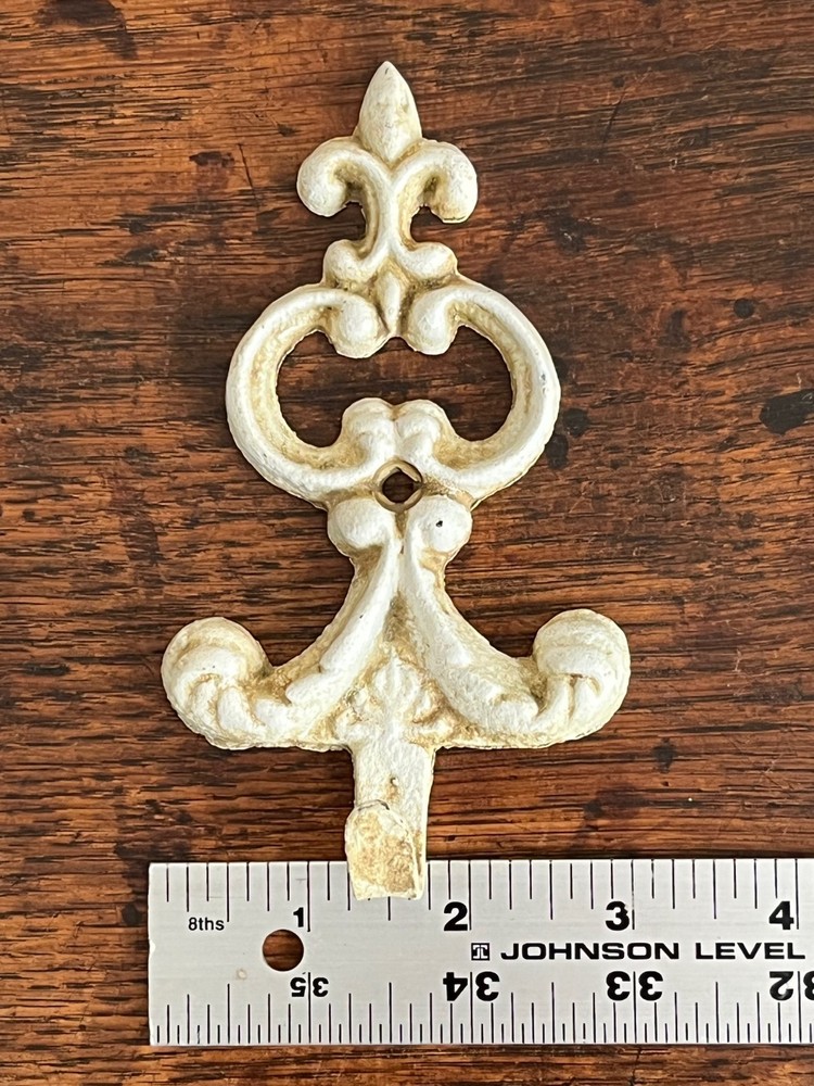 4 Vintage Solid Brass Shabby Chic / Rustic Farmhouse Fleur de Lis Wall Hooks