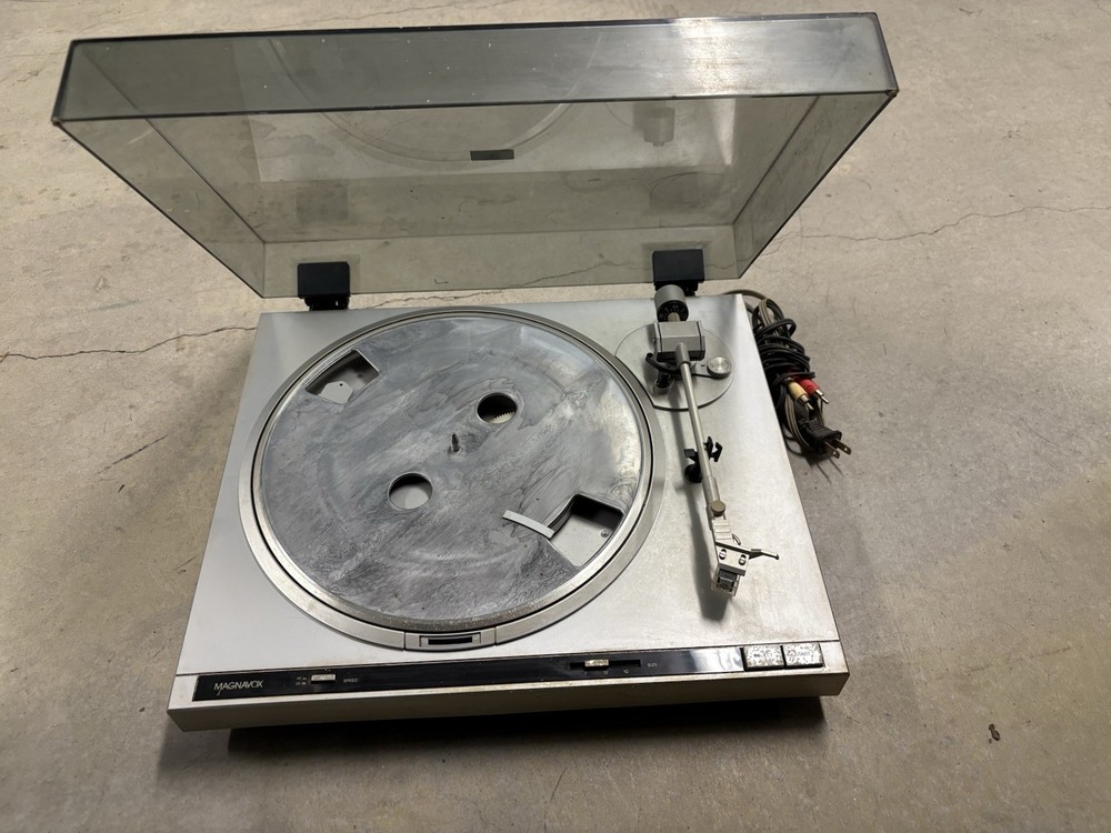 Magnavox Micromatic Turntable record player