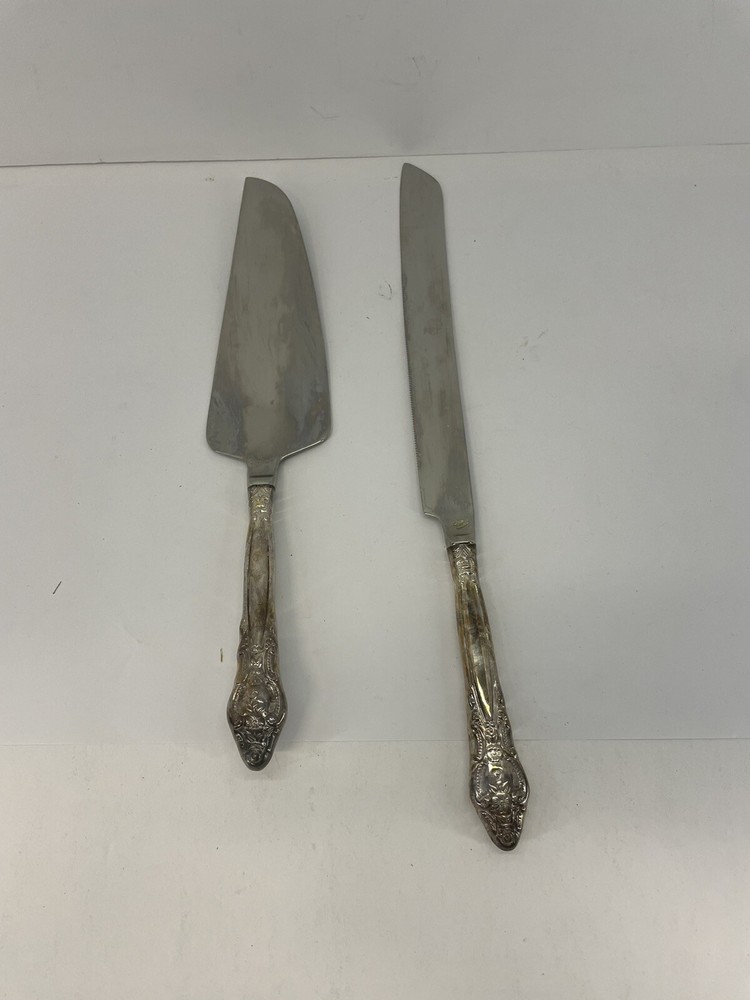 Beverly Clark Collection Silver Wedding Cake Serving Set