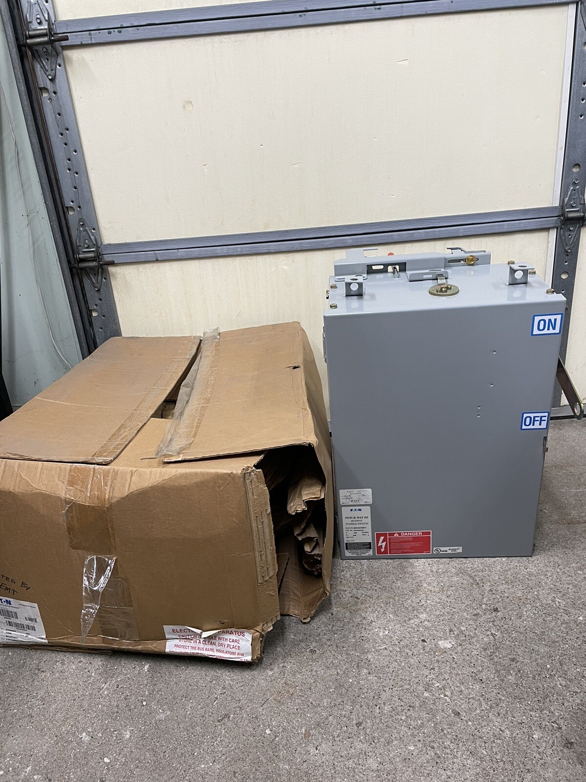 NEW Eaton Cutler Hammer P3F324RGNV 200A 240V Fusible Bus Plug 200 Amp P3F, 4/w