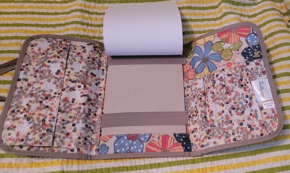 THIRTY-ONE NOTEPAD ORGANIZER- 9X17 ( opened)