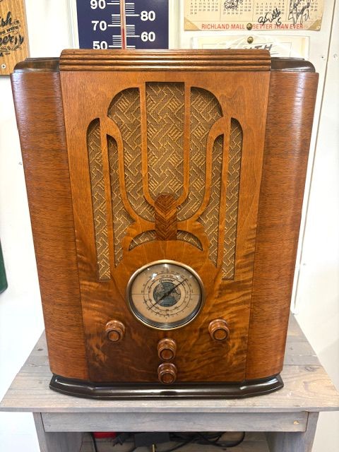 Grunow 670 Tombstone Radio