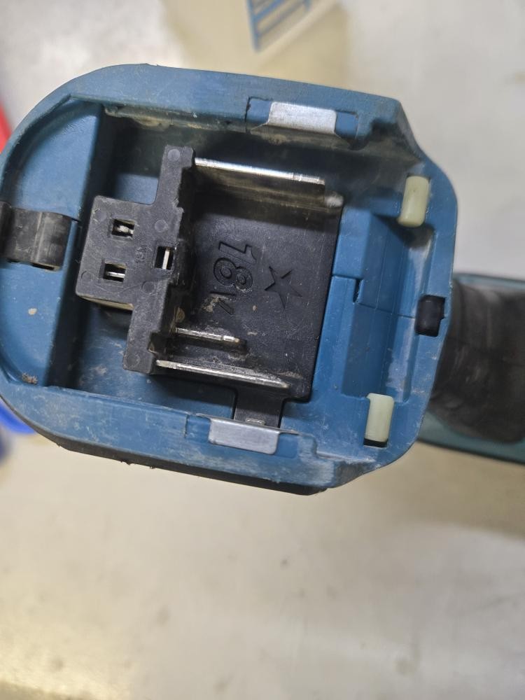 MAKITA XRH04 (G69006202)