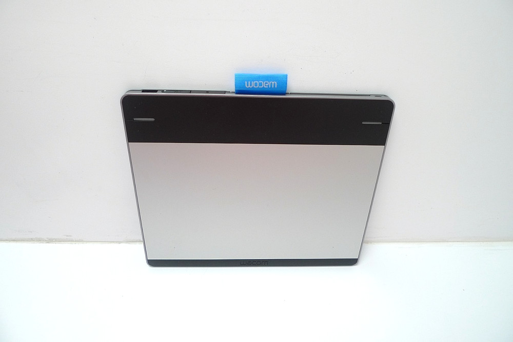 Wacom Intuos Small Tablet CTL-480 w/ Pen, Cable, Disc & Guide