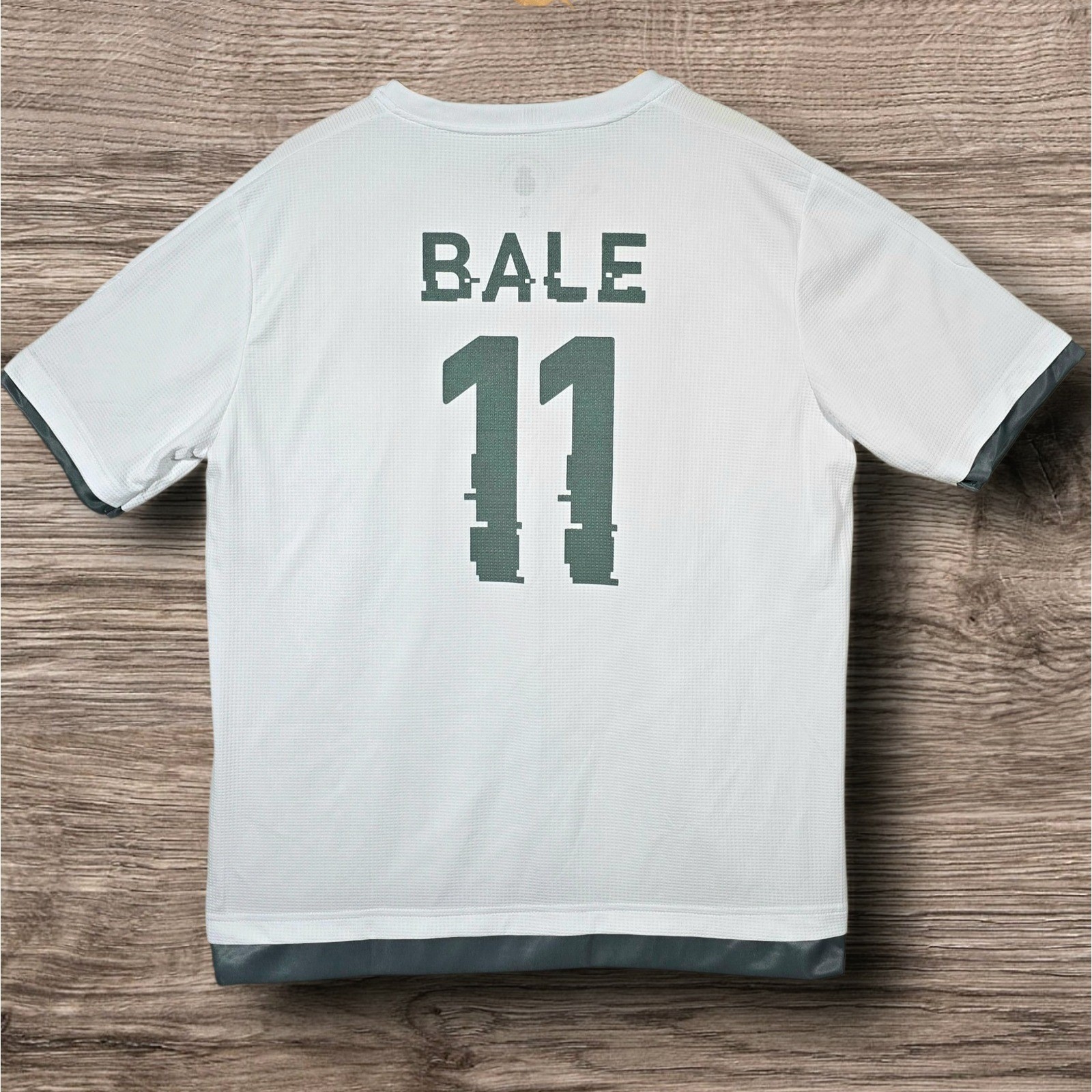Real Madrid Soccer Jersey CF 11 Bale Men XL White Fly Emirates Short Sleeve