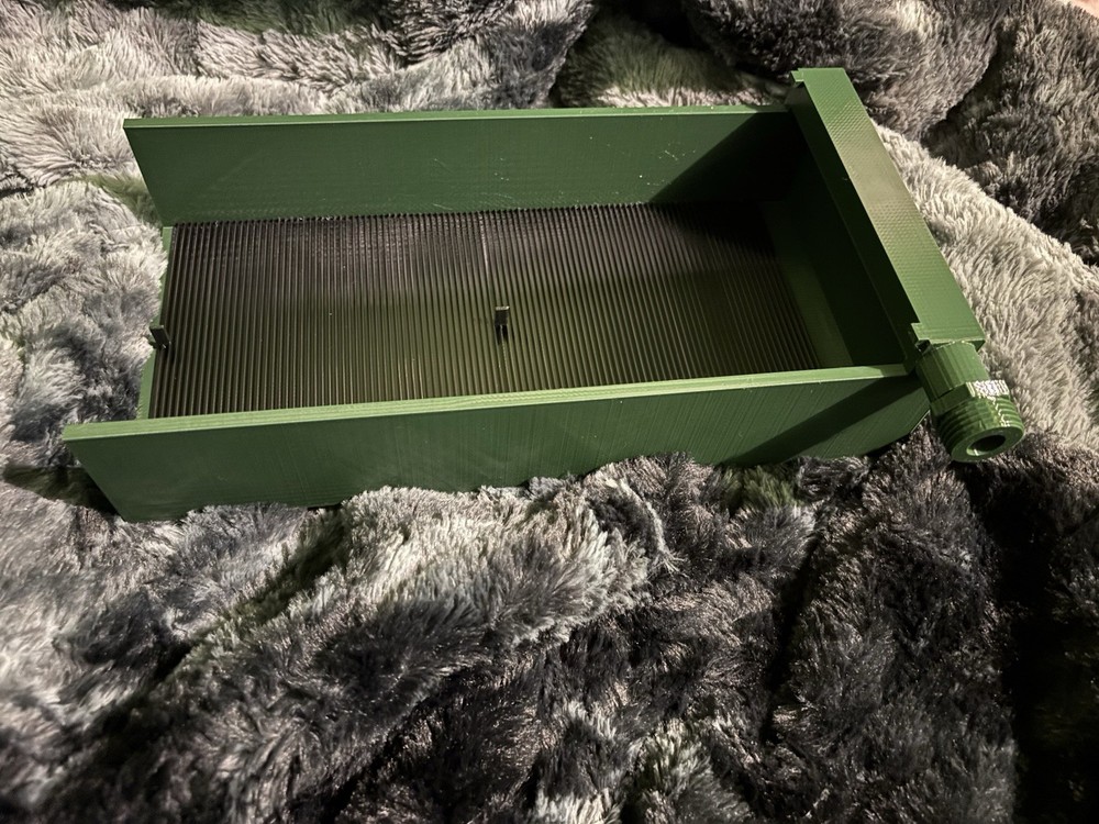 Easy flow gold sluice box for prospecting solid gold catching plates (army green