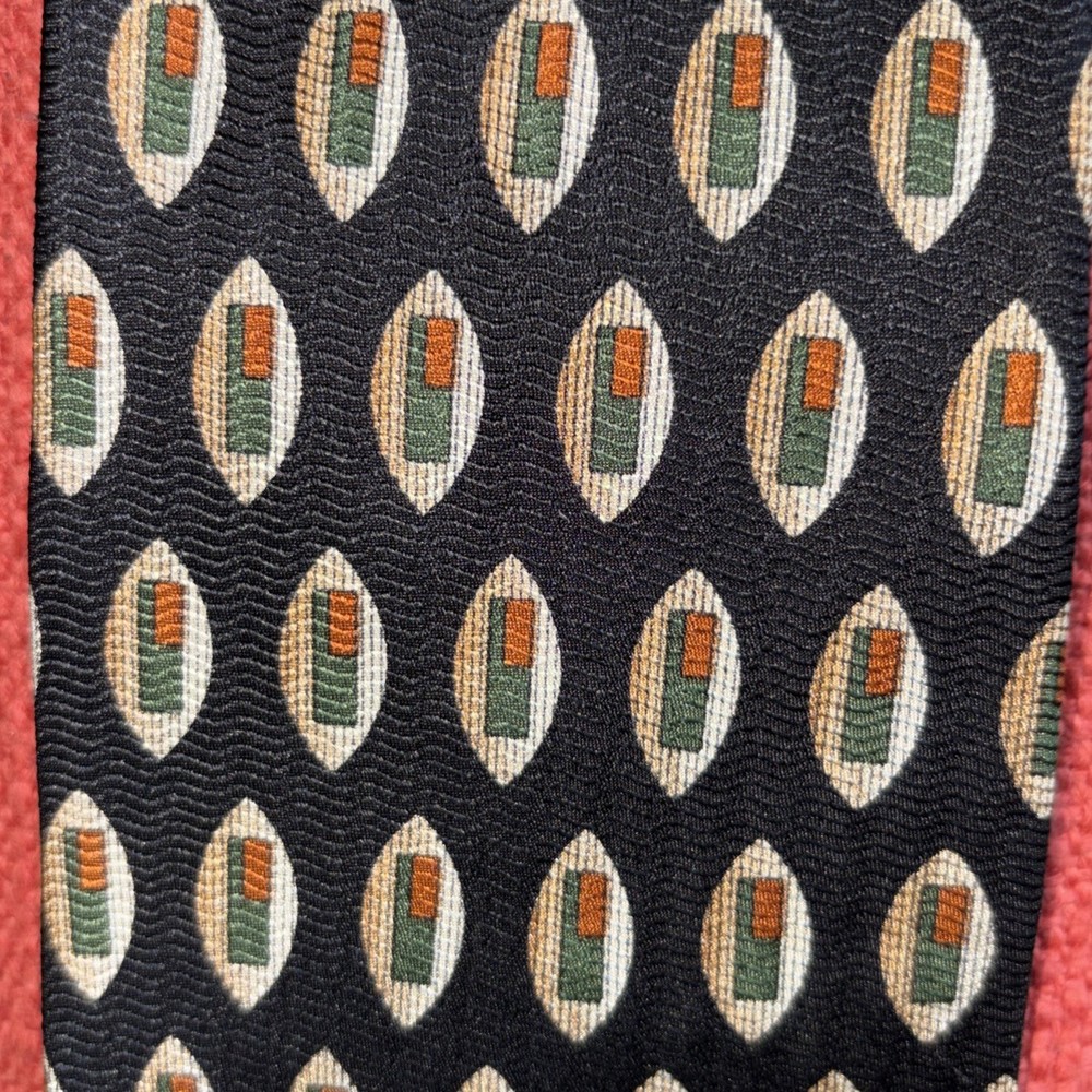 Vintage Evan Picone silk Tie Geometric Pattern on blk background