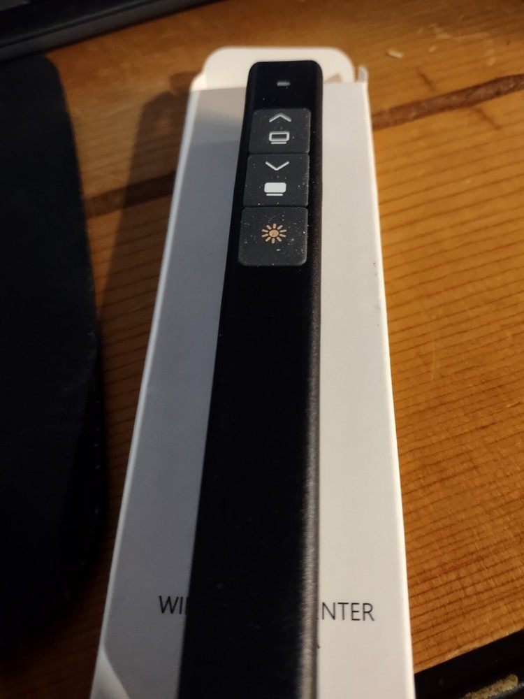 Wireless Presenter Remote - Laser Pointer - 2.4GHz - USB Plug & Play - PC189A