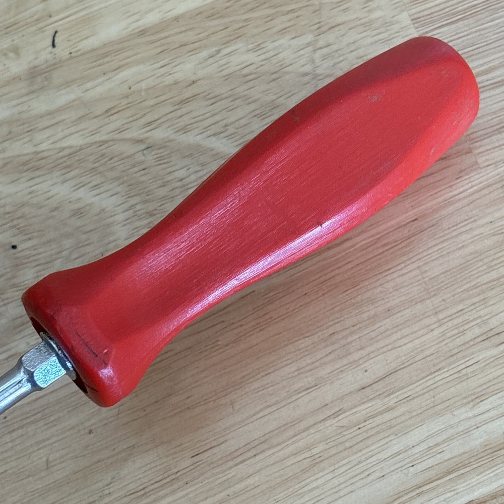 Snap On Tools No. 2 Phillips Head Screwdriver Red Hard Handle SDDP162
