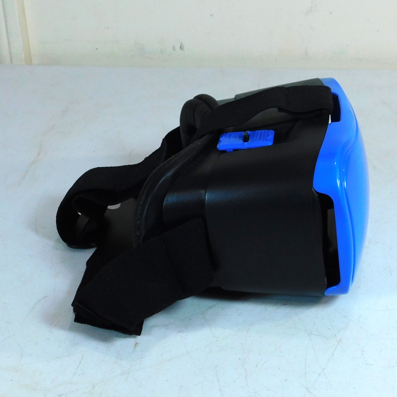 Onn Virtual Reality VR Smartphone Headset Blue Black Up To 6 Inch Screen