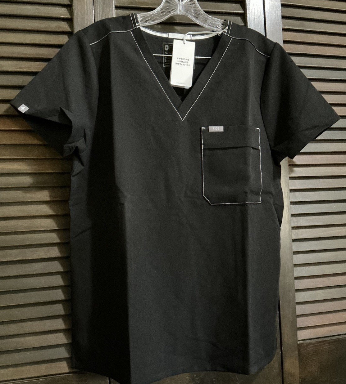 FIGS NWT Scrub Top Black Bei Classic Cargo Pocketed Technical Collection  Sz L