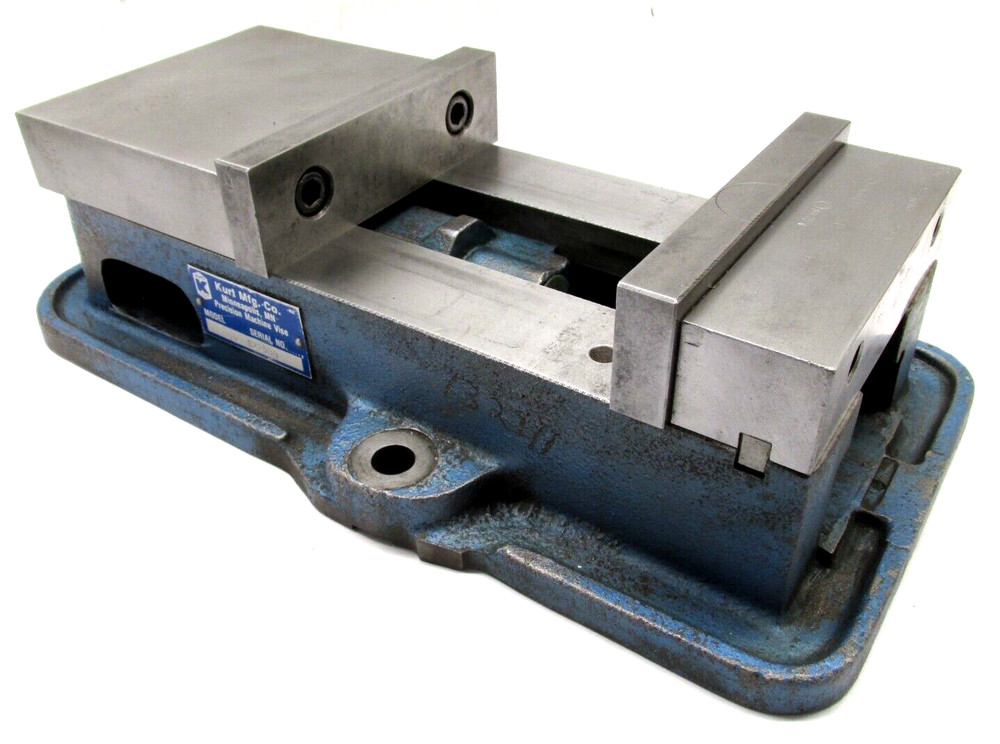 KURT ANGLOCK 6" MILLING MACHINE VISE w/ JAWS - #D60