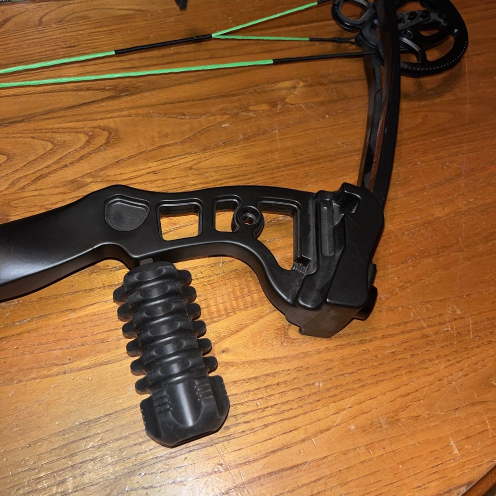 Barnett Archery Black Vortex Compound Bow w/ 3 Pin Sight Read