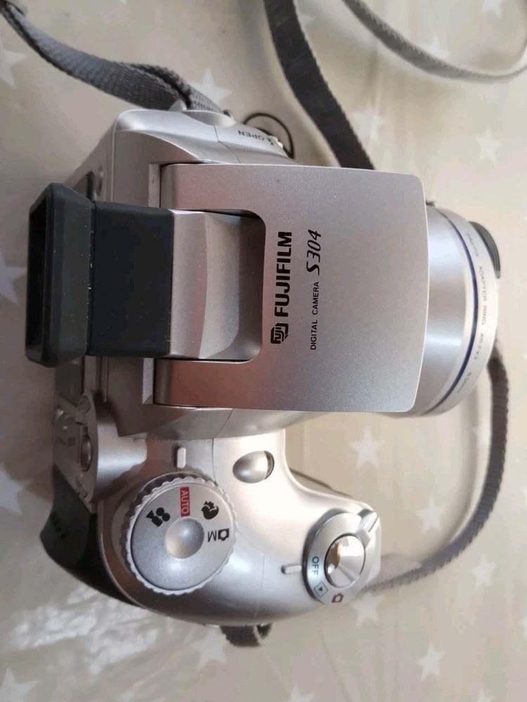 Fujifilm FinePix S304 Digital Camera Silver Working Condition