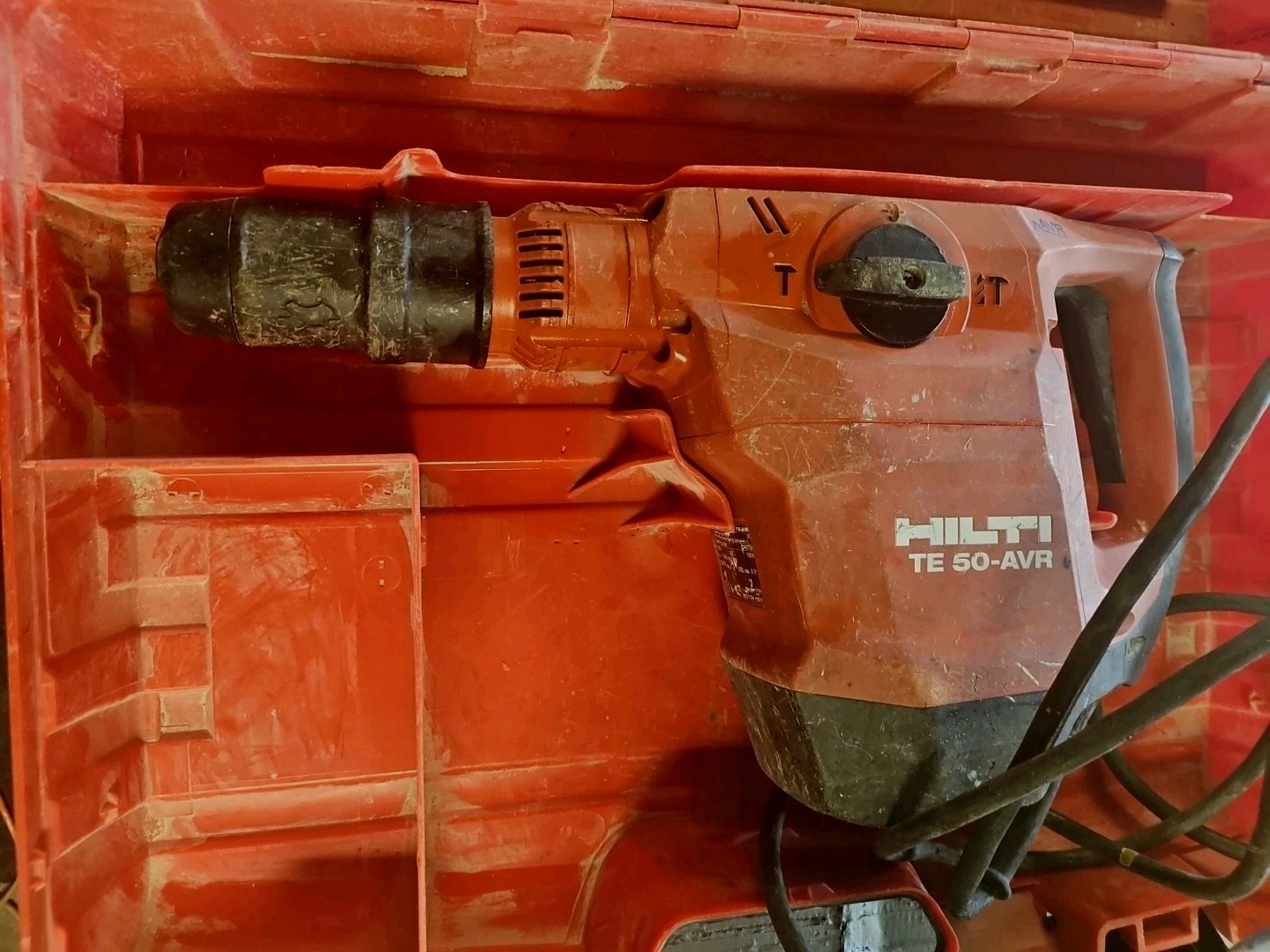 Hilti TE 50-AVR Corded Rotary Hammer Drill with Hard Case with 5 bits