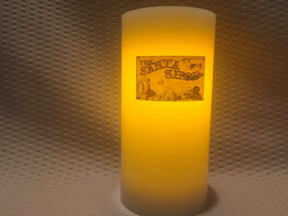Glowing Christmas candle, flameless with timer, vanilla scent & timer.