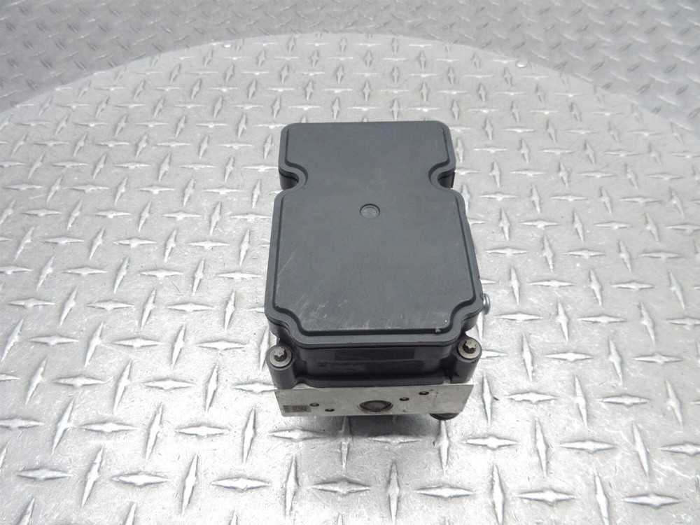 2018 Harley Electra Glide FLHTCU ABS Anti Lock Brake Module Pump Control Unit