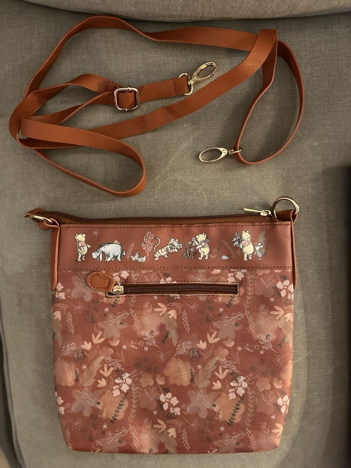 The Bradford Exchange Disney Winnie The Pooh “Friendship Blooms” Handbag w/Strap