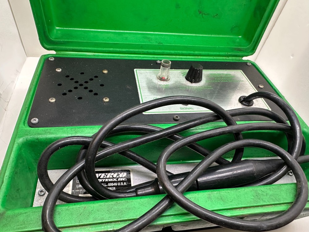 Everco Halogen Leak Detector A9768 With Case and Lead Sensor Untested