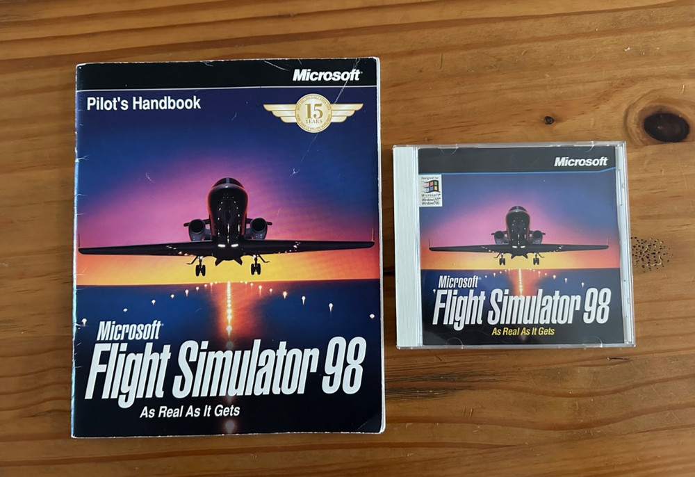 Microsoft Flight Simulator 98 Game  CD ROM & Pilot's Handbook Untested