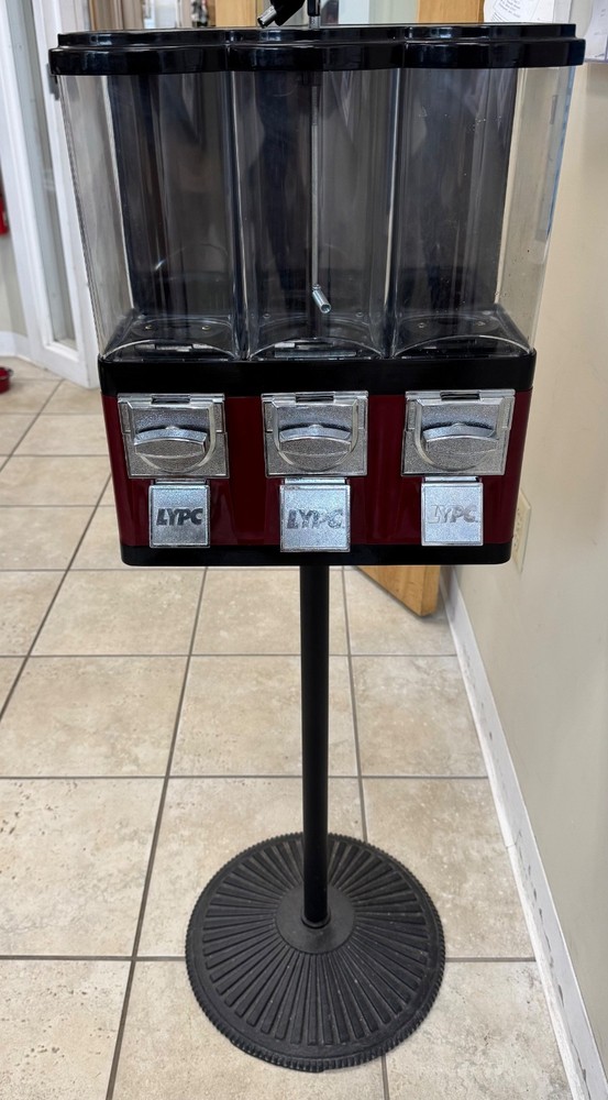LYPC Triple Gumball/Candy Machine with 2 keys.