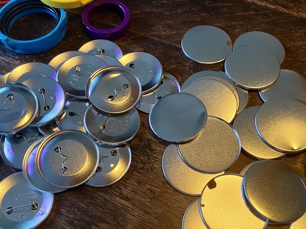 BADGE-A-MINIT HANDPRESS 2 1/4” BADGE PIN BACK BUTTON MAKING KIT SET