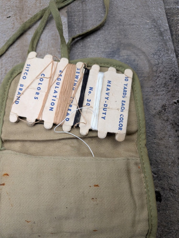 WW2 Sewing kit Vintage Buttons & Thread WWII