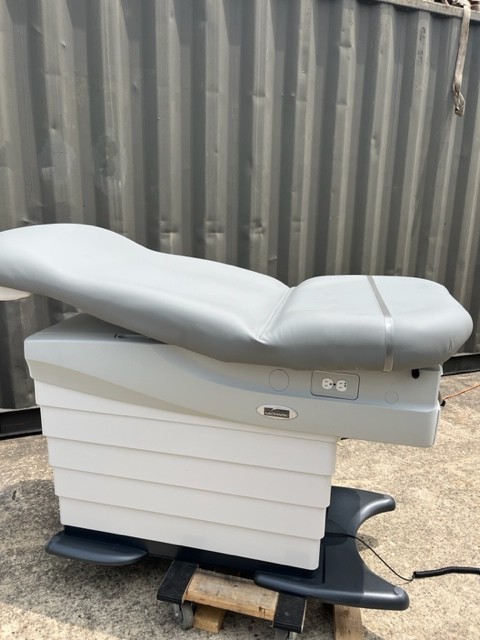 Midmark 626 Power Examination Table