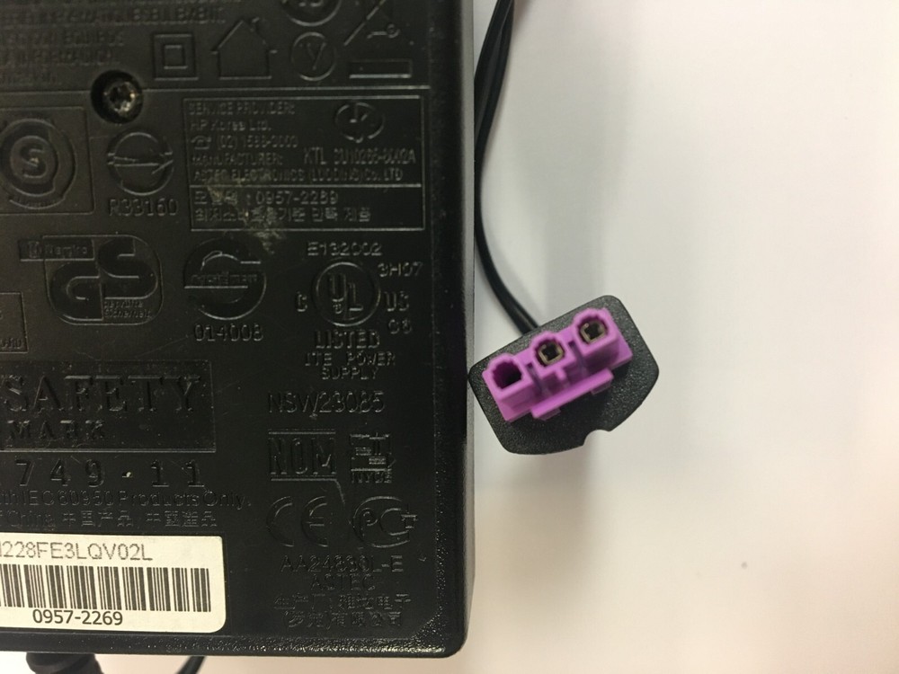 Hewlett Packard 0957-2230 Power Adapter