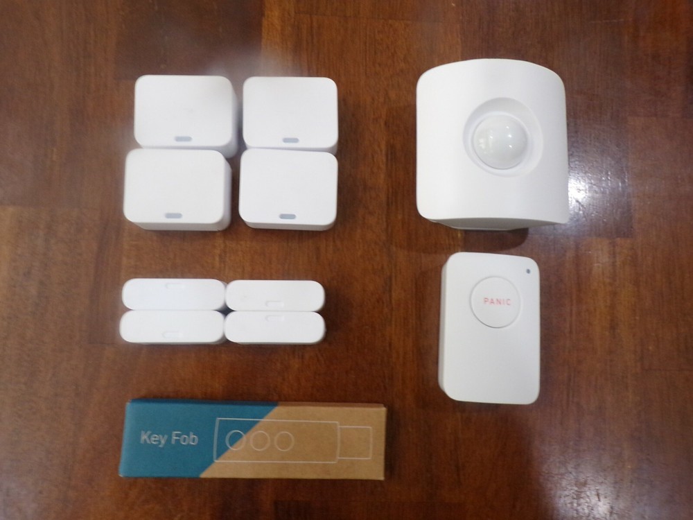 SimpliSafe Security System (9 Pieces)