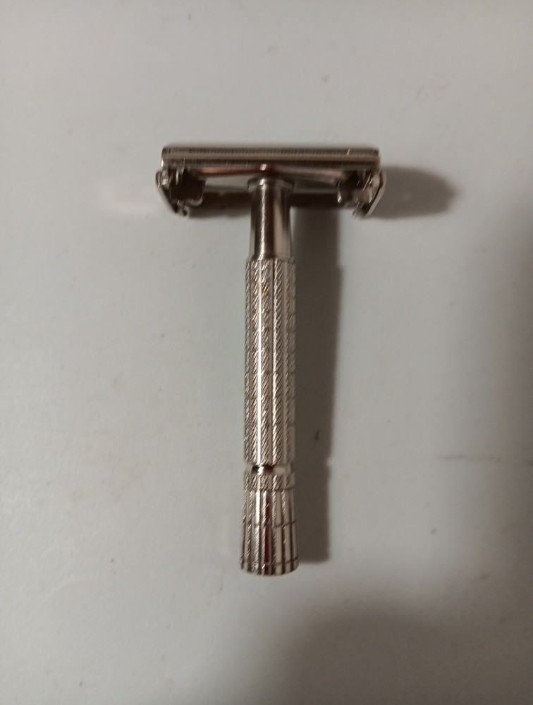 Gillette Flare Tip Double Edge Safety Razor - E 4 1959