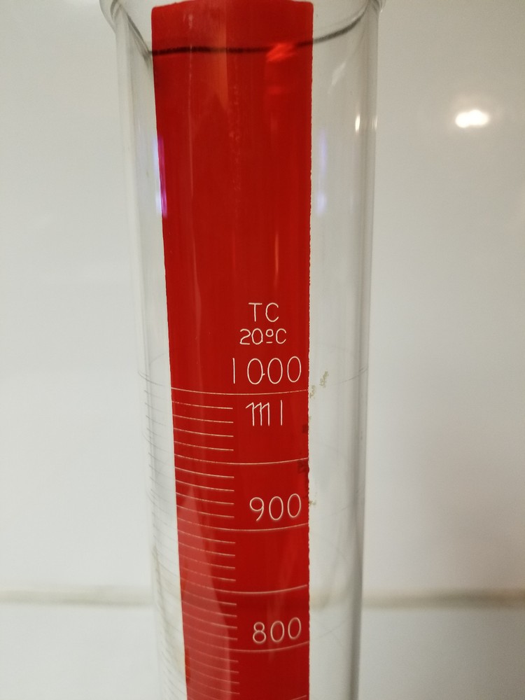 Pyrex 1000 ml Graduated Cylinder