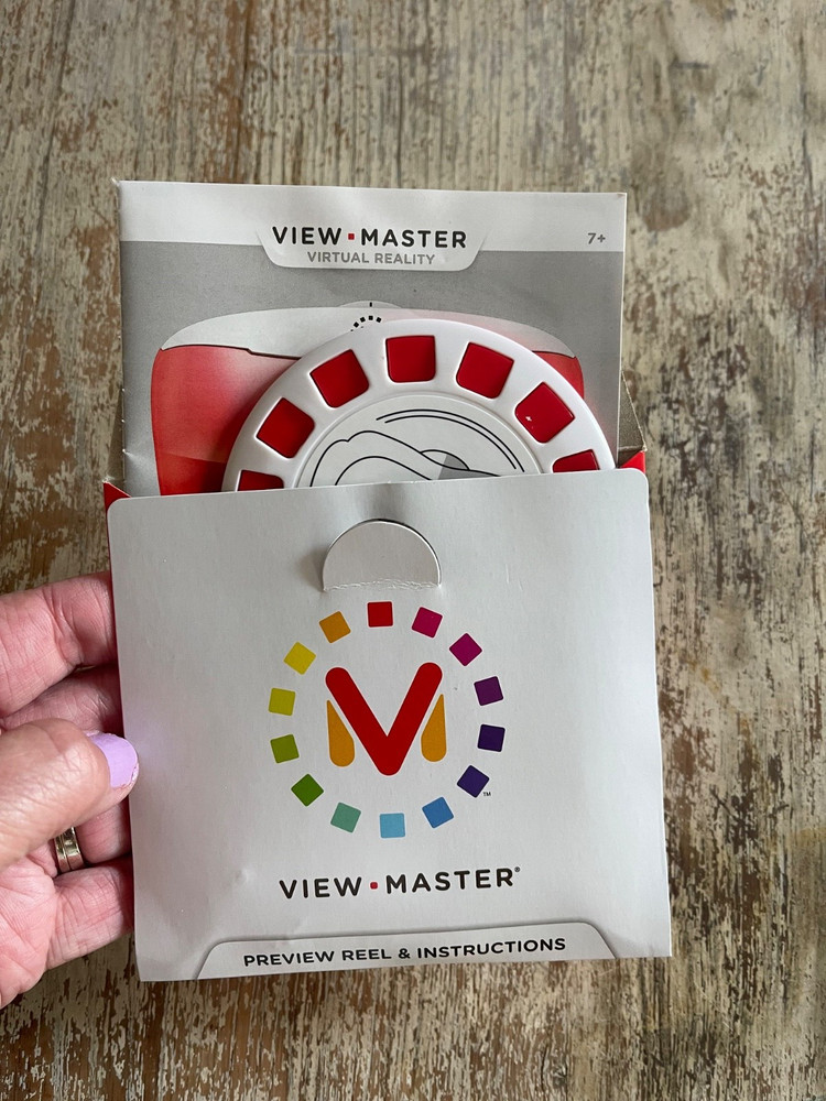 Mattel View Master Deluxe Virtual Reality VR Smartphone Viewer DTH61 Starter Set