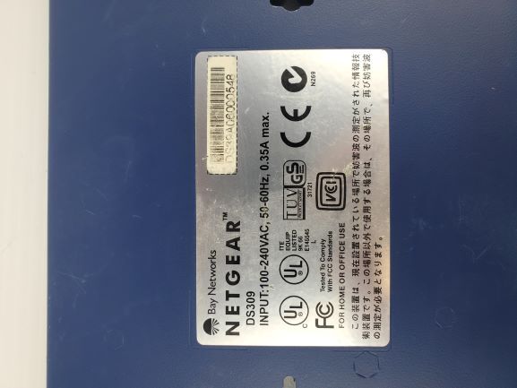 NETGEAR DS309 Ethernet Hub 8 Inputs - Input 100-240VAC - 50-60Hz - 0.35A Max