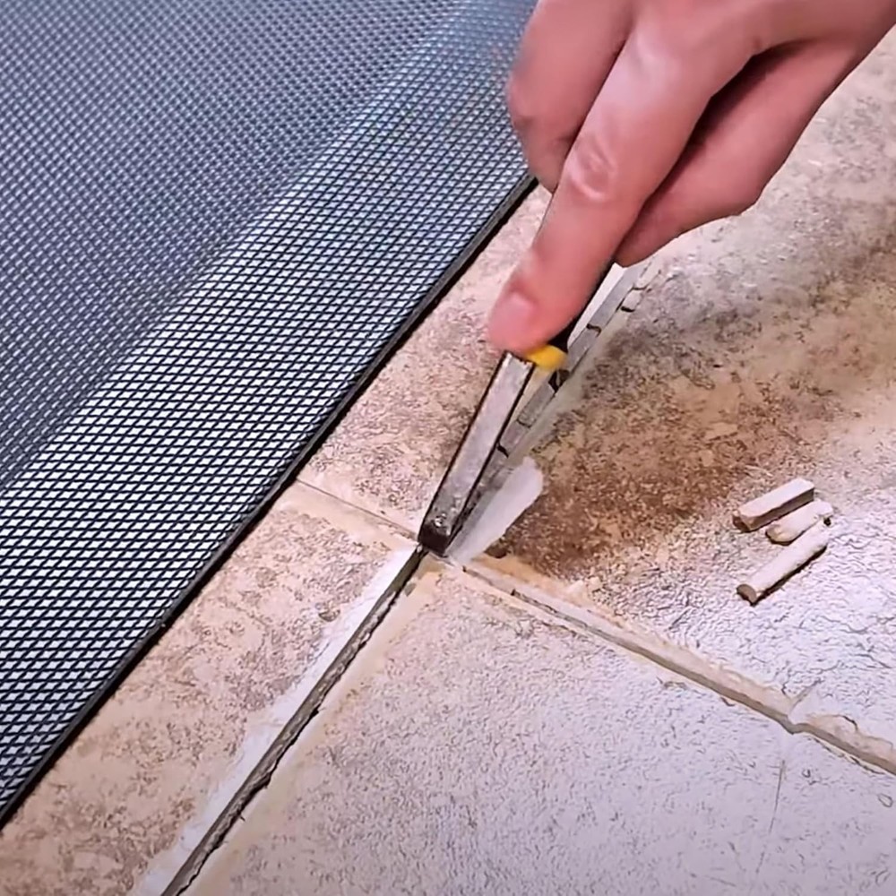 Versatile Soft-Grip Caulk and Grout Remover - User-Friendly, Lightweight Design