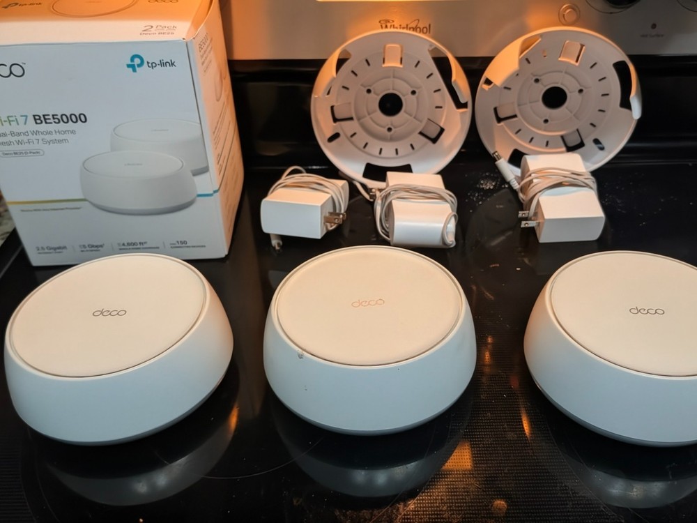 TP-Link Deco BE25 Wi-Fi 7 Mesh (3-Pack) + 2 Wall Mounts - BE5000, Open Box