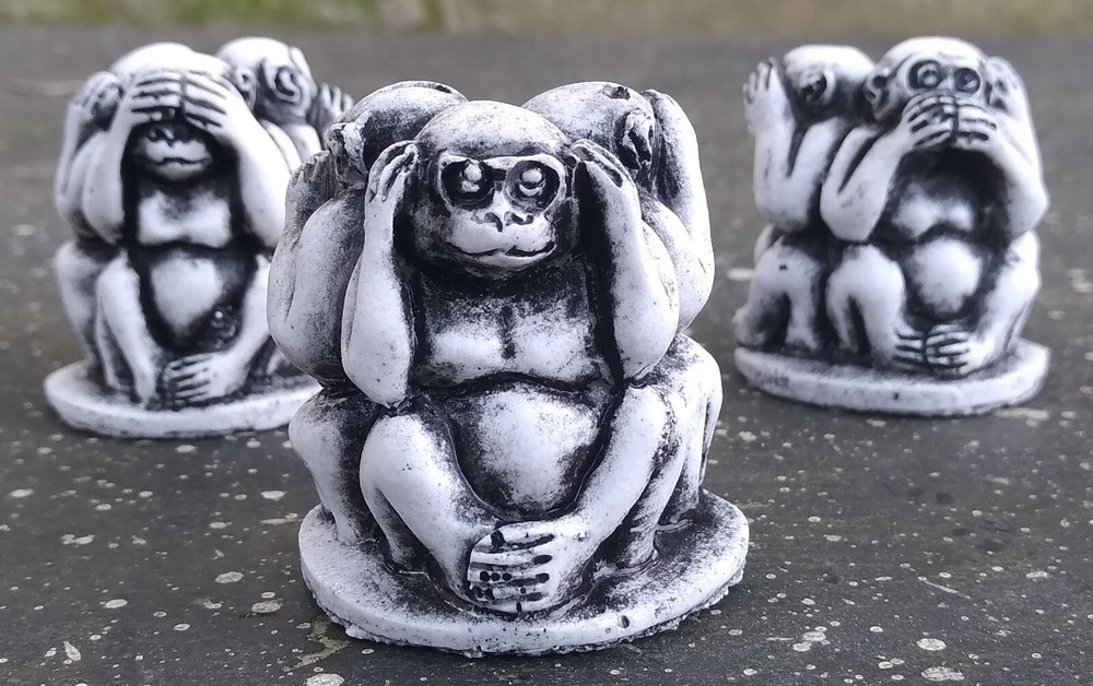 The three monkey decorate the table