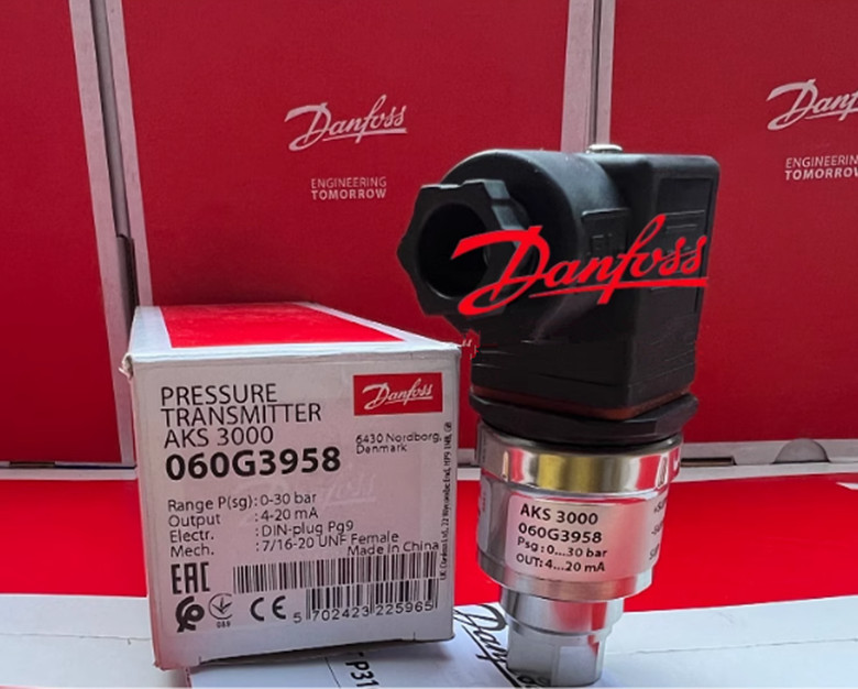 1pcs Danfoss AKS3000 0-30bar 060G3958 sensor