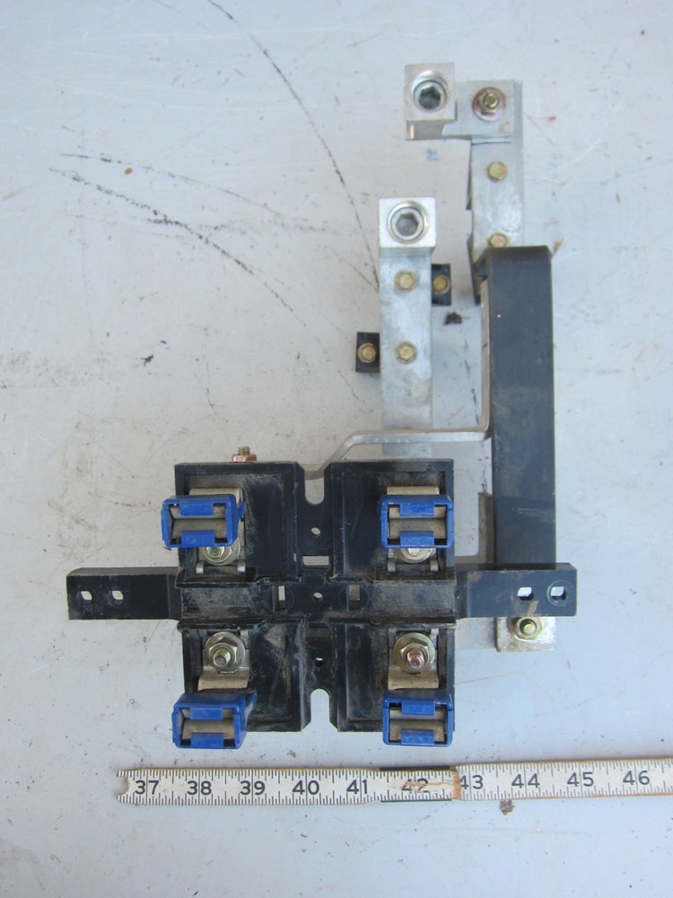 Square D 2P 100A 240V Meter Socket used for SC3040M200F, Used