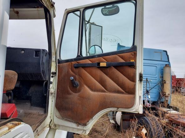 For 2000 FREIGHTLINER FLC112 DOOR ASSEMBLY Right , IL