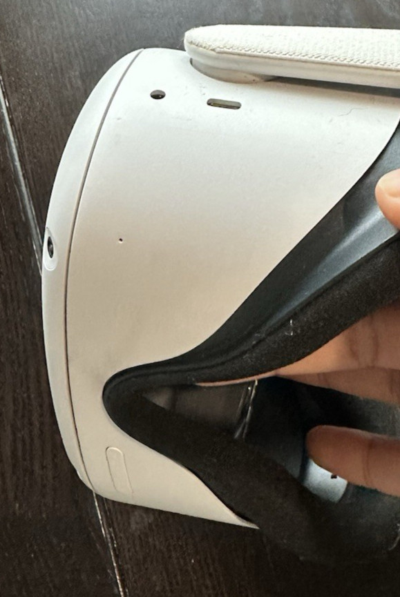 Oculus Quest 2 128GB VR Headset - Everything in Box and Case