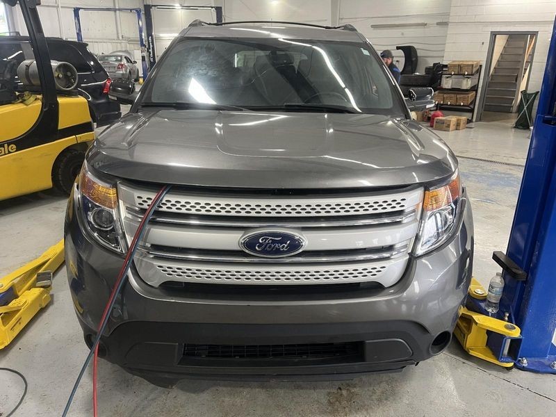 2011-2015 Ford Explorer Front Floor Center Console XLT with Select Shift OEM