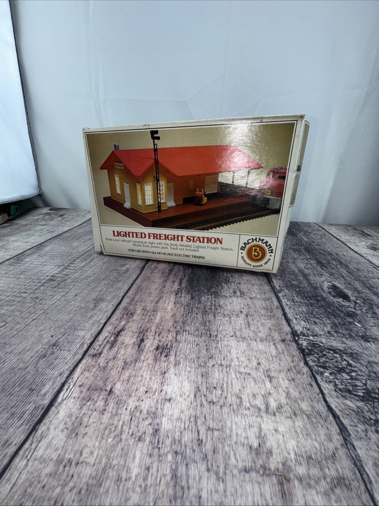 Bachmann HO Scale Lighted Freight Station No.46-1216 ~ TS