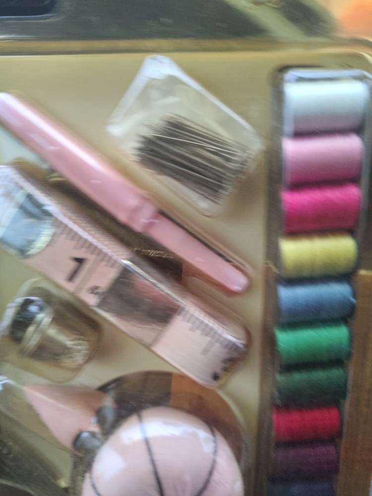 Singer Beginner's Sewing Kit 130 Total Pieces Sealed