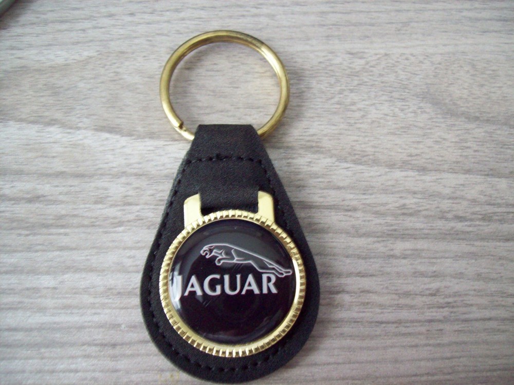 JAGUAR   KEY CHAIN........ GOLD TONE