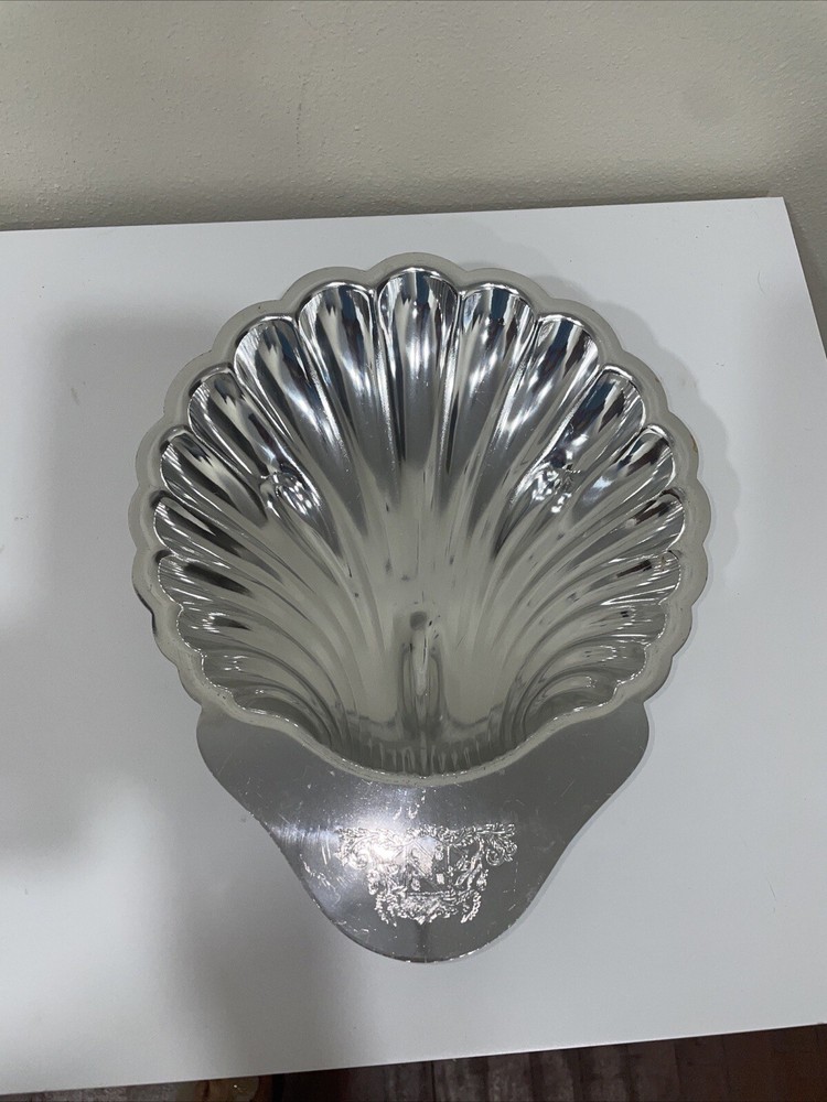 Vintage Kensington Shell Shaped Aluminum Serving Platter 10” X 8”.